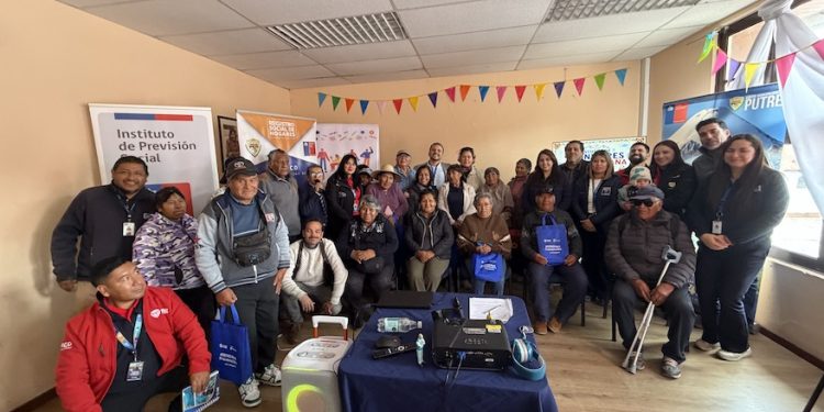 Escuela de monitores comunitarios “Suma qamaña” fortalece el acceso a la información y beneficios sociales en Putre
