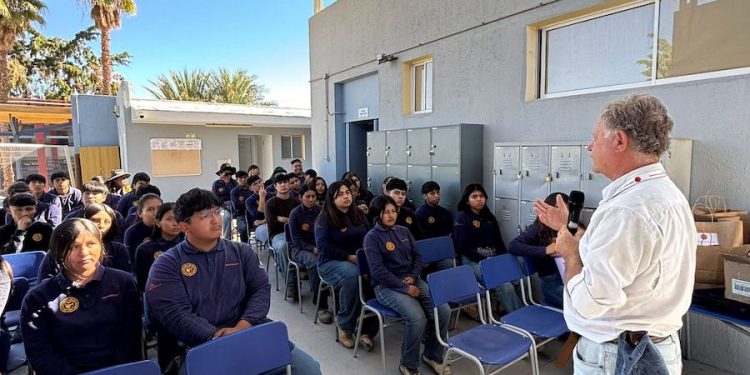 SEREMI de Agricultura dictó charla sobre riesgos agroclimáticos a estudiantes del Liceo Agrícola de Pica