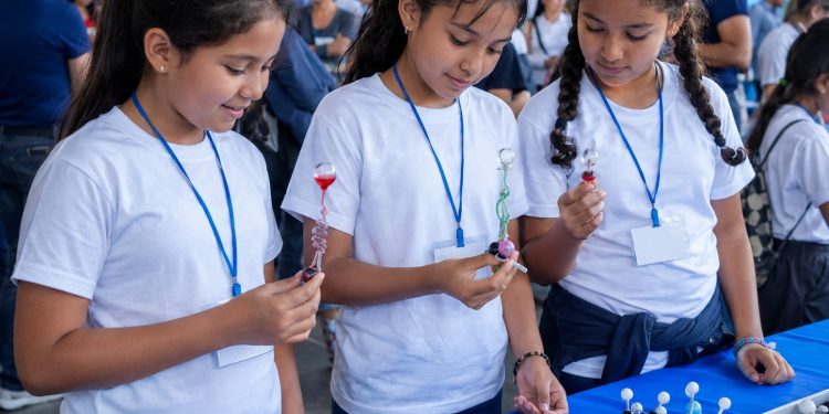 Niñas de Tarapacá serán protagonistas de proyecto que promueve disciplinas STEM