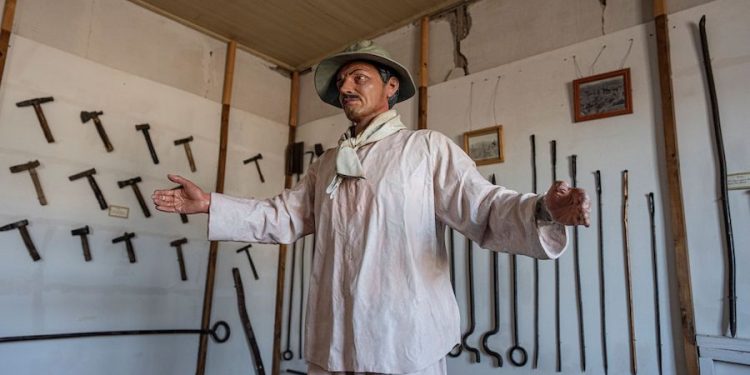 Nuevas esculturas a escala humana revitalizan la experiencia museográfica en Oficina Salitrera Humberstone