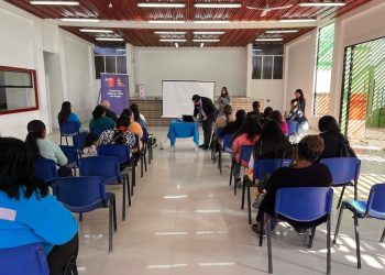 Mujeres Jefas de Hogar de Pozo Almonte fortalecen conocimientos en seguridad energética junto a SEC Tarapacá y SERNAMEG