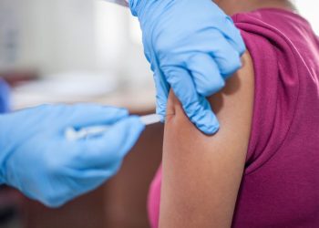 Académico advierte que las vacaciones de invierno “no detienen los contagios»
