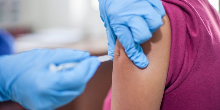 Académico advierte que las vacaciones de invierno “no detienen los contagios»