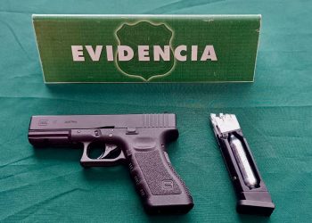 Carabineros detiene a dos menores que portaban pistola de aire comprimido