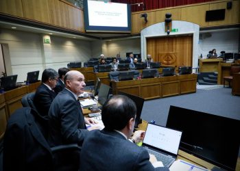 Ministro de Hacienda detalla el proyecto que autoriza un endeudamiento adicional para asegurar el financiamiento del ejercicio 2026
