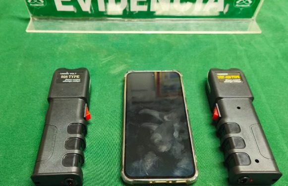 Detienen a individuo con dos dispositivos electroshock durante fiscalización en Colchane