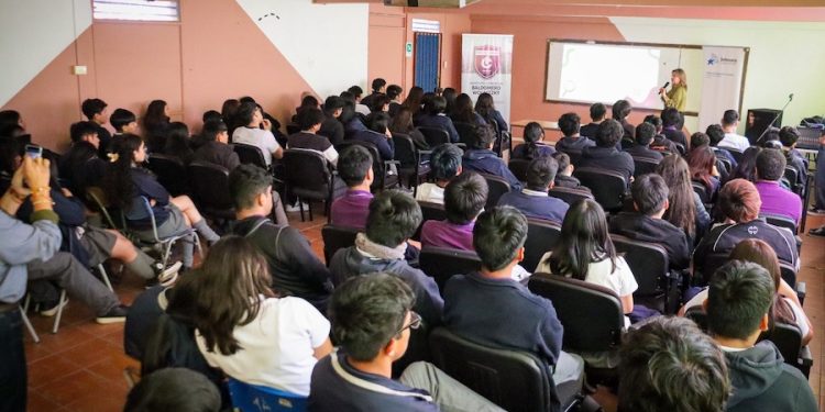Estudiantes del Instituto Comercial de Iquique participaron en charla de orientación jurídica