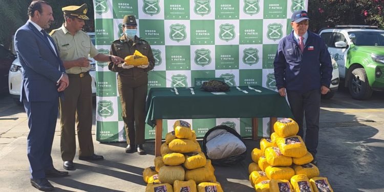 OS-7 de Carabineros incauta más de 63 kilos de droga en la Ruta A-16