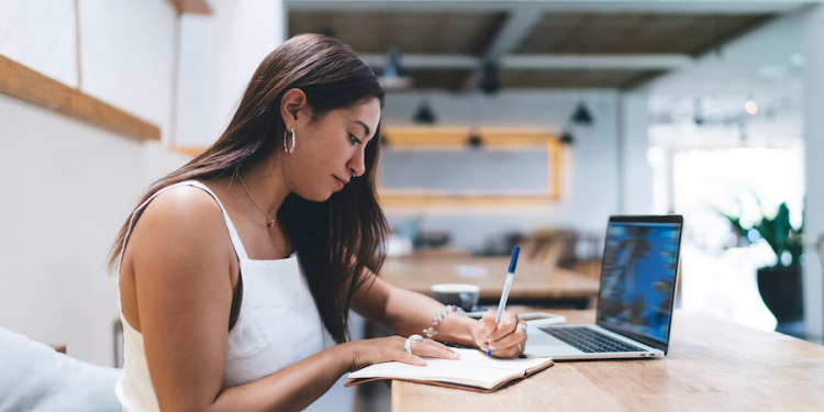 Conoce e inscríbete en los talleres gratuitos y en línea del SENCE de orientación laboral