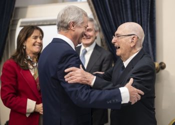 Presidente Kast encabeza homenaje al Dr. Fernando Monckeberg y anuncia creación de premio nacional que llevará su nombre