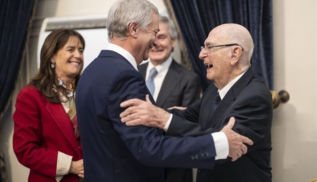 Presidente Kast encabeza homenaje al Dr. Fernando Monckeberg y anuncia creación de premio nacional que llevará su nombre