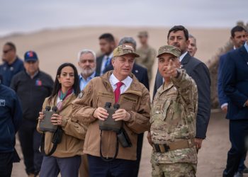 Presidente Kast visita paso fronterizo Chacalluta, en Arica, y anuncia dos proyectos de ley para combatir la inmigración ilegal