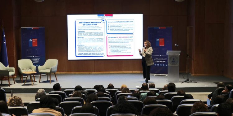 Participaron más de 600 establecimientos: Supereduc cierra ciclo de seminarios sobre Ley de Convivencia