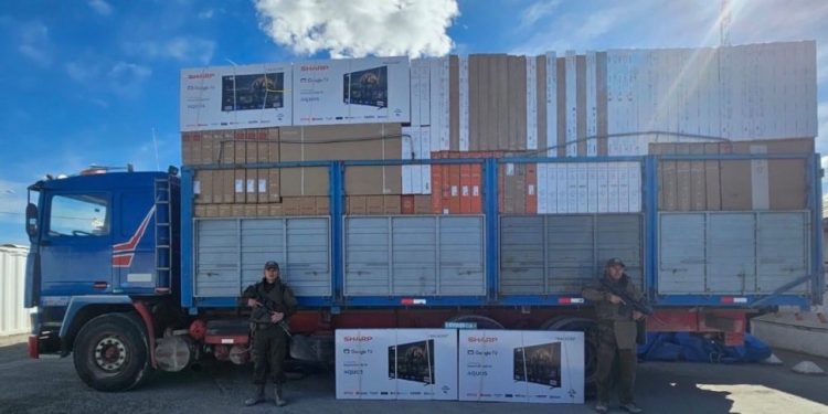 Carabineros incautó 330 televisores de contrabando en Colchane