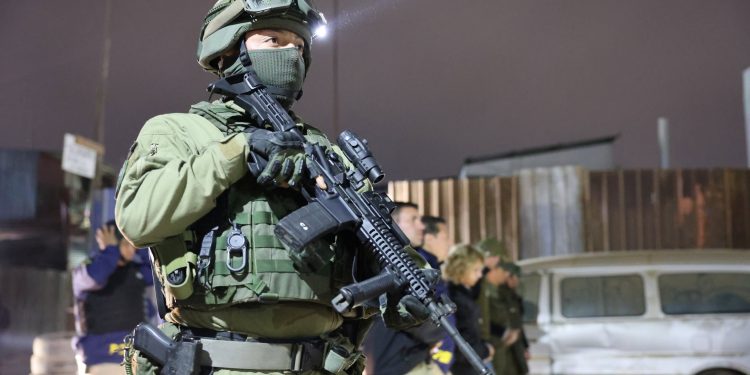 Seguridad Pública desarrolló acciones de control en «toma» El Boro y allanamientos en Cárcel de Alto Hospicio
