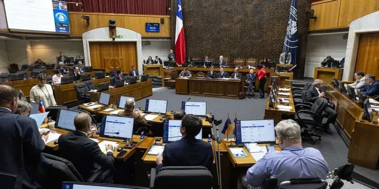 Senado despacha a ley el alza del salario mínimo: Monto llegará a $553.553
