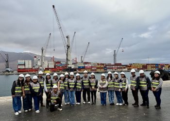 Estudiantes de Comercio Exterior de Bolivia conocen rol estratégico del Puerto de Iquique