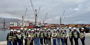 Estudiantes de Comercio Exterior de Bolivia conocen rol estratégico del Puerto de Iquique