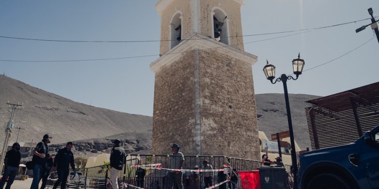 Comienza la protección del campanario de San Lorenzo de Tarapacá para una festividad más segura