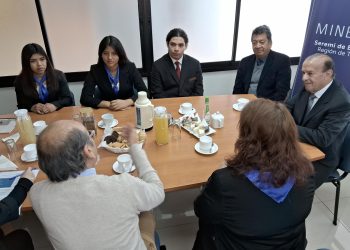Seremi destaca a estudiantes de Iquique que obtuvieron el 2do lugar en competencia nacional de inglés