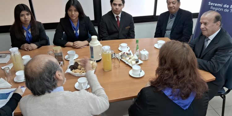 Seremi destaca a estudiantes de Iquique que obtuvieron el 2do lugar en competencia nacional de inglés