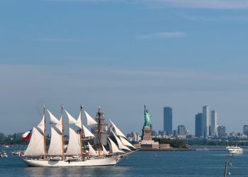 Buque Escuela “Esmeralda” asiste a la conmemoración de los 250 años de independencia de Estados Unidos