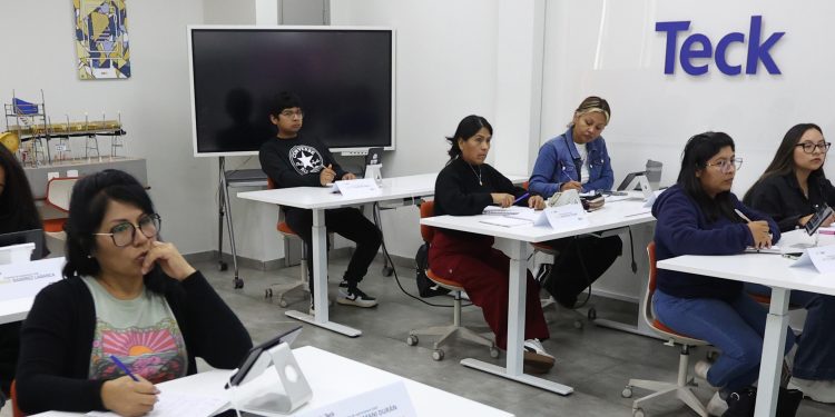 Teck Quebrada Blanca impulsa nuevo programa de formación de operadores CAEX para fortalecer la empleabilidad en Tarapacá