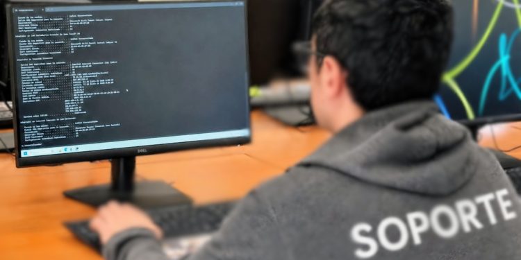 Iquiqueña impulsa la ciberseguridad y el uso ético de la Inteligencia Artificial