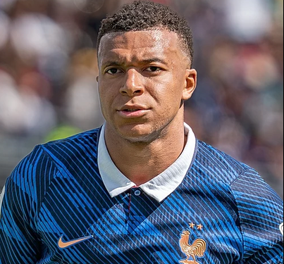 Kylian Mbappé y Lionel Messi lideran la carrera por la Bota de Oro Adidas