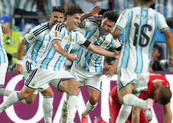 Argentina venció 3-1 a Suiza en el tiempo extra tras igualar 1-1 en los 90 minutos reglamentarios