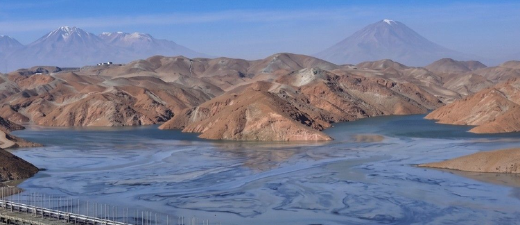 Universidad de Chile desarrolla innovador sistema para recuperar agua desde relaves mineros