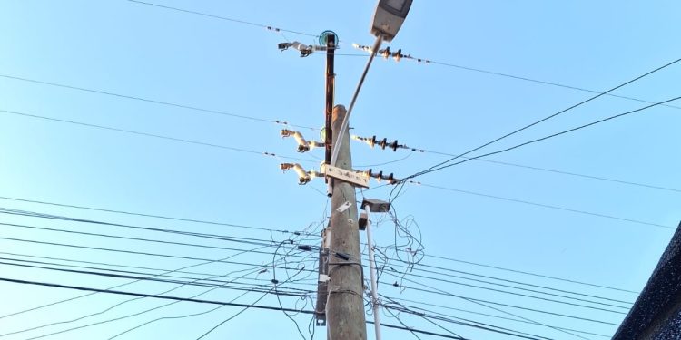 CGE refuerza monitoreo y retira conexiones irregulares en casco antiguo de La Tirana y sector Fundo Santa Isabel previo a la víspera