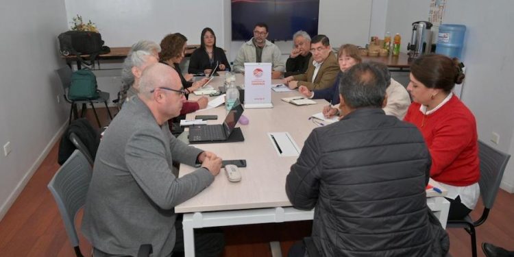 Comité Científico sesiona en Iquique para abordar avances en la postulación de los Geoglifos de Pintados a Patrimonio Mundial