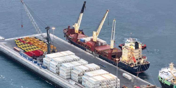 Puerto de Iquique mantiene diversificación operativa con arribo de carga de proyectos para minería regional