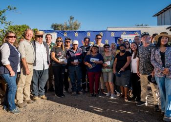 Gestión público-privada permite entregar apoyo productivo a agricultores de Matilla afectados por mosca de la fruta