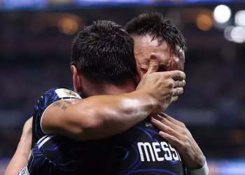 Argentina remonta de manera agónica ante Inglaterra y se mete en la final
