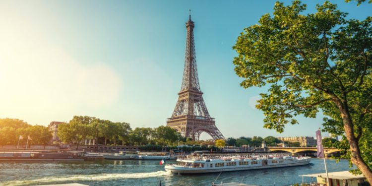 Francia primer país de la Unión Europea en aprobar prohibición de las redes sociales a menores de 15 años