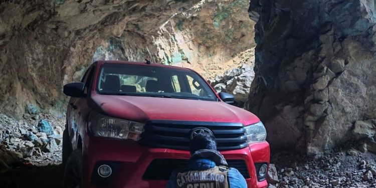 Trabajo especializado de Carabineros deja 6 detenidos y 3 vehículos recuperados / Una camioneta estaba «hibernando» en pique minero