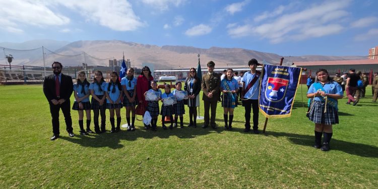 Estudiantes dibujan al Carabinero del futuro
