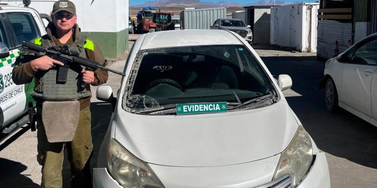 Carabineros detuvo a tres personas por contrabando de vehículos en Colchane