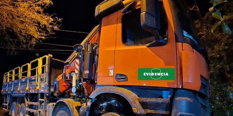 Carabineros detuvo a tres personas por robo con intimidación y recuperaron camión