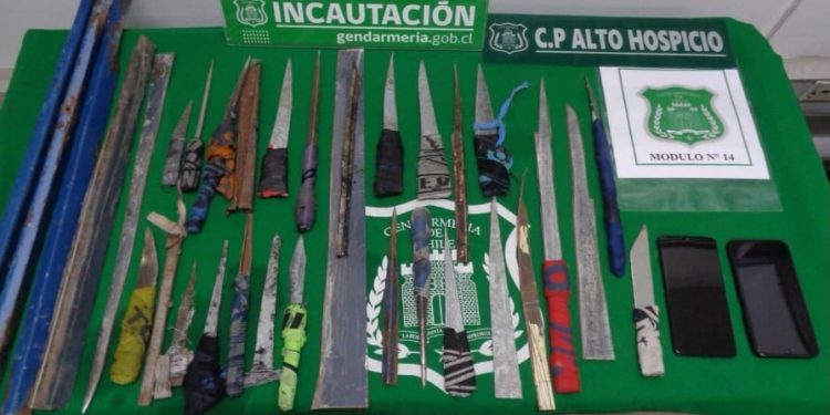 Incautaron armas blancas, droga y dinero en efectivo tras masivo operativo en la Cárcel de Alto Hospicio