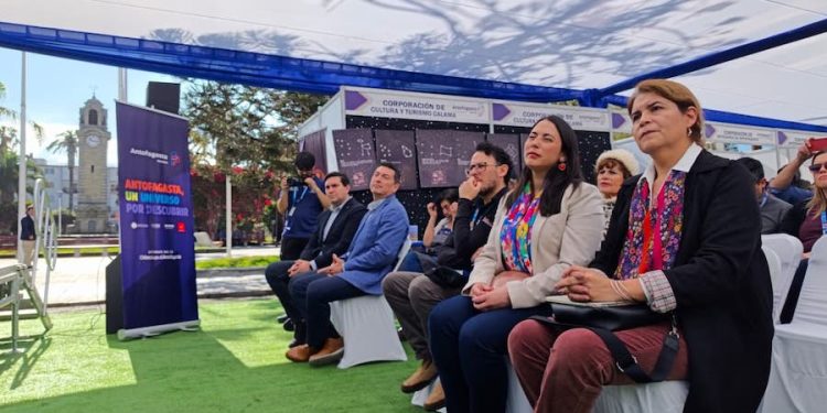 Más de 20 instituciones públicas y privadas dieron vida a la 4° Vitrina Astronómica de la Región de Antofagasta