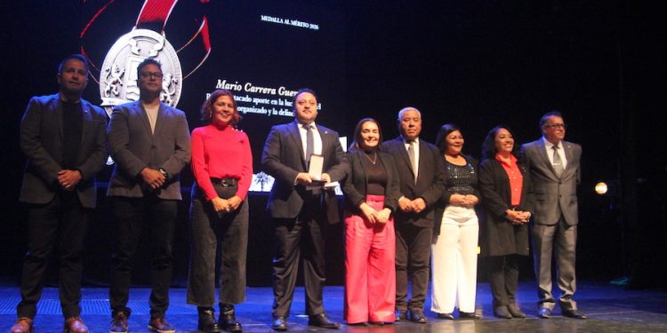 Arica rindió homenaje a sus Ciudadanos Destacados y corona a los nuevos Hijos Ilustres 2026