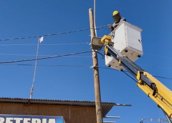 Refuerzan campaña contra el hurto de energía con operativo de descuelgue de conexiones irregulares en La Tirana