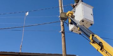 Refuerzan campaña contra el hurto de energía con operativo de descuelgue de conexiones irregulares en La Tirana