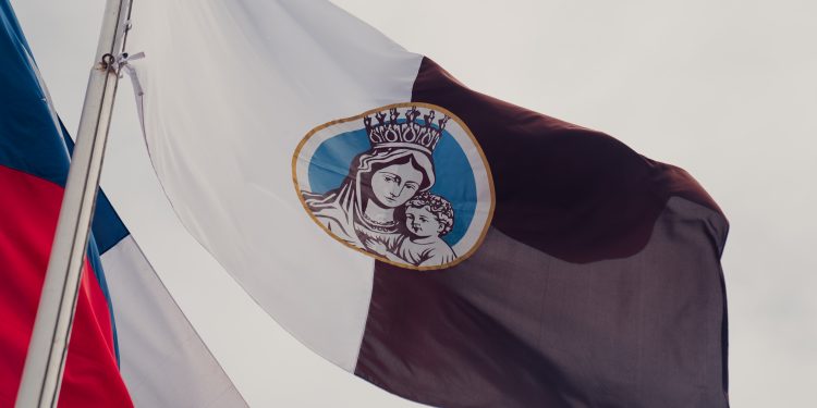 GORE Tarapacá comenzó julio con izamiento de bandera en honor a la Virgen del Carmen de La Tirana