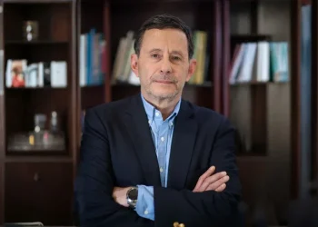Chile necesita volver a crecer: José De Gregorio afirma que «el desafío de Chile ya no es la resiliencia, sino recuperar el crecimiento y la productividad»