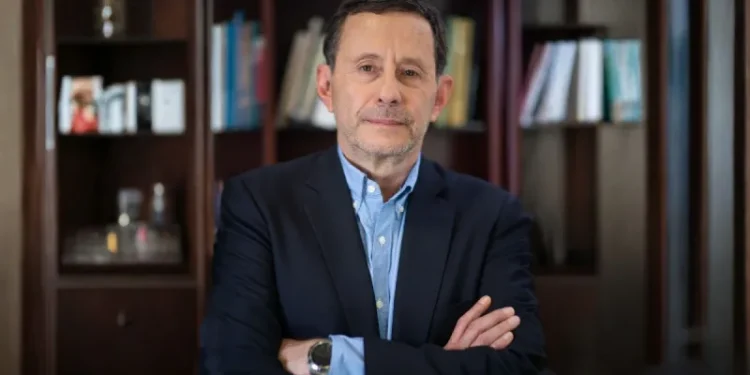 Chile necesita volver a crecer: José De Gregorio afirma que «el desafío de Chile ya no es la resiliencia, sino recuperar el crecimiento y la productividad»