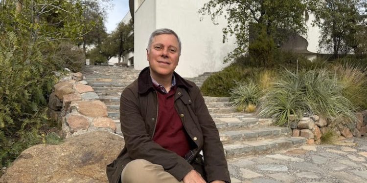 Tras una destacada trayectoria académica internacional, Juan Sebastián Montes asume el decanato de la Escuela de Negocios UAI